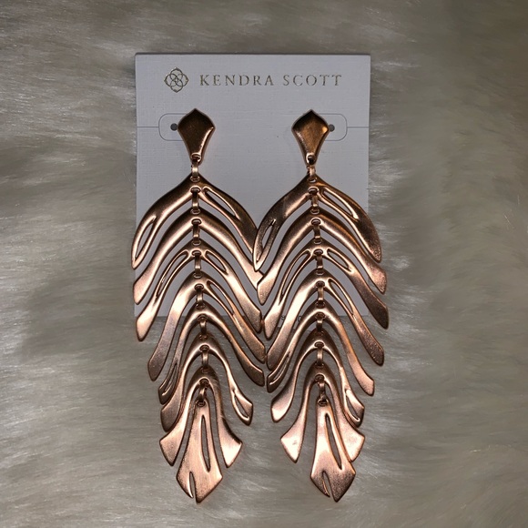Kendra Scott Jewelry - Kendra Scott Lotus Earrings